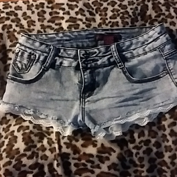 Blue jean shorts with lace - Picture 1 of 3